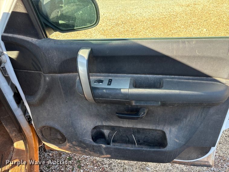 image for item ET1198 2008 Chevrolet Silverado 1500 Ext. Cab pickup truck