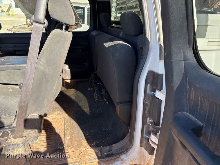 image for item ET1198 2008 Chevrolet Silverado 1500 Ext. Cab pickup truck