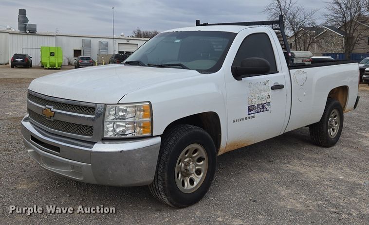 image for item ET1199 2013 Chevrolet Silverado 1500 pickup truck