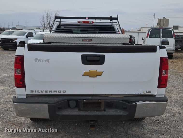 image for item ET1199 2013 Chevrolet Silverado 1500 pickup truck