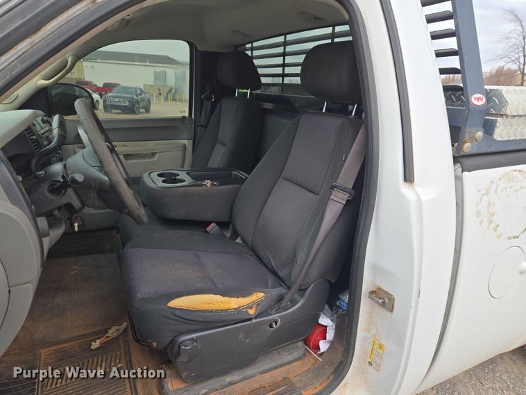 image for item ET1199 2013 Chevrolet Silverado 1500 pickup truck