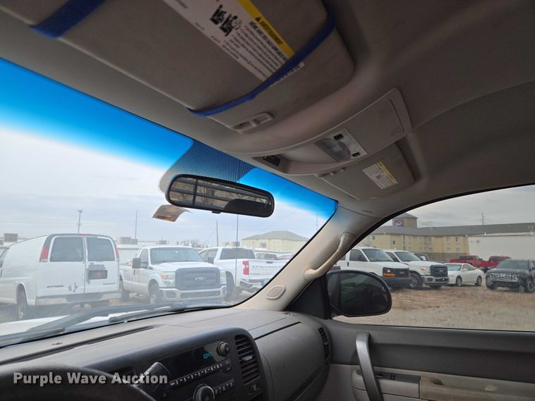 image for item ET1199 2013 Chevrolet Silverado 1500 pickup truck