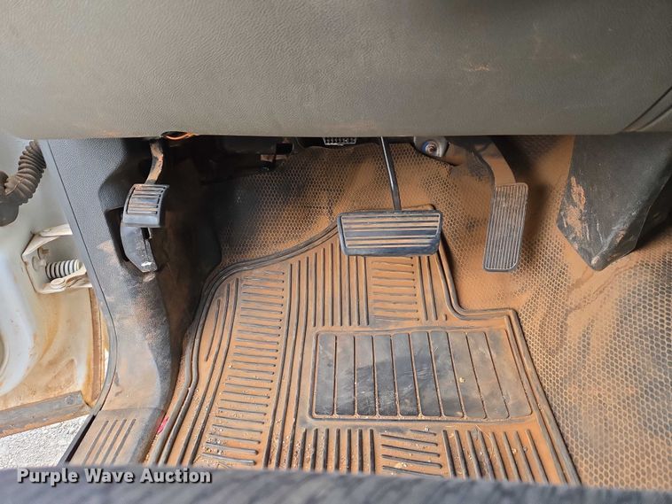 image for item ET1199 2013 Chevrolet Silverado 1500 pickup truck