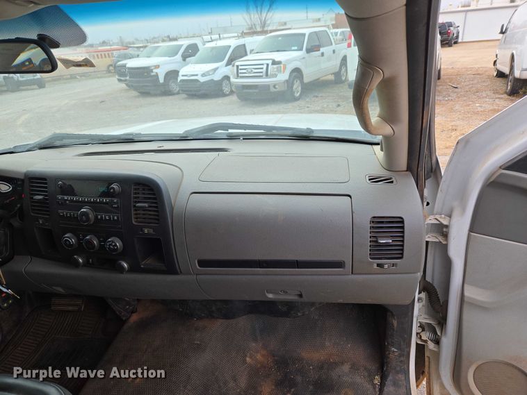 image for item ET1199 2013 Chevrolet Silverado 1500 pickup truck