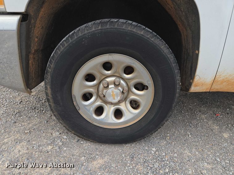 image for item ET1199 2013 Chevrolet Silverado 1500 pickup truck