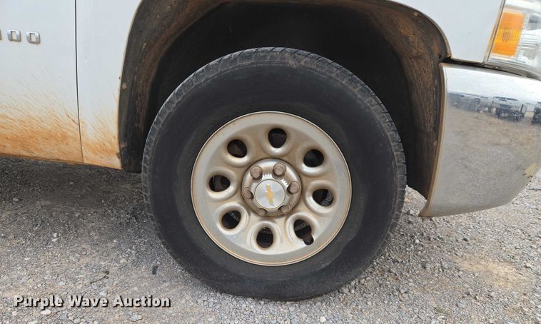 image for item ET1199 2013 Chevrolet Silverado 1500 pickup truck