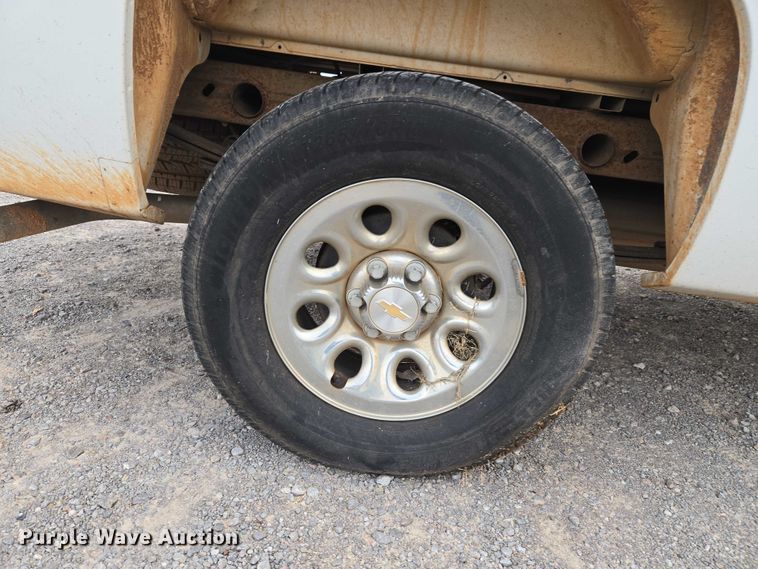 image for item ET1199 2013 Chevrolet Silverado 1500 pickup truck