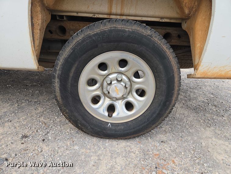 image for item ET1199 2013 Chevrolet Silverado 1500 pickup truck