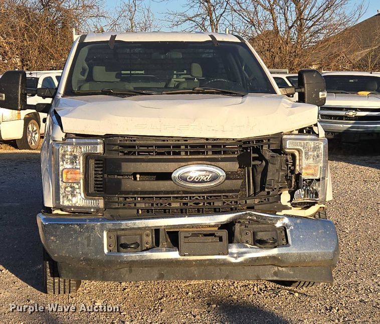 image for item ET1203 2019 Ford F250 Super Duty XL pickup truck