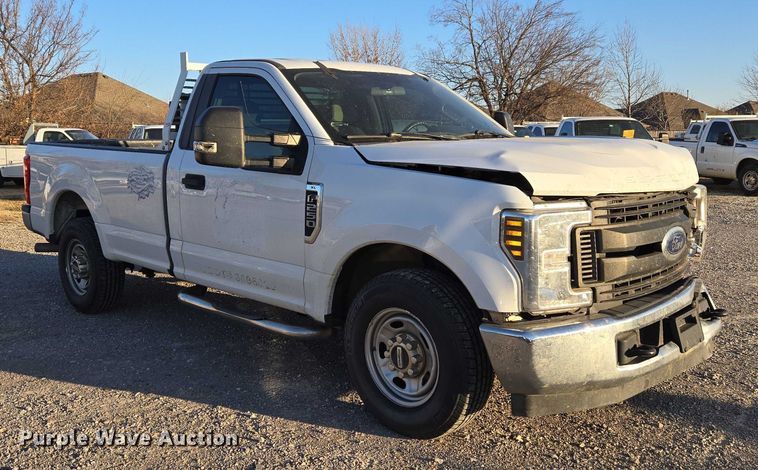 image for item ET1203 2019 Ford F250 Super Duty XL pickup truck