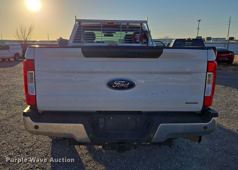 image for item ET1203 2019 Ford F250 Super Duty XL pickup truck