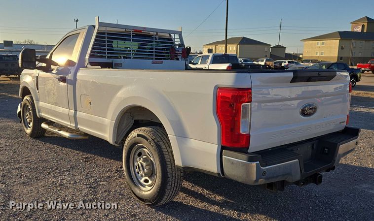 image for item ET1203 2019 Ford F250 Super Duty XL pickup truck