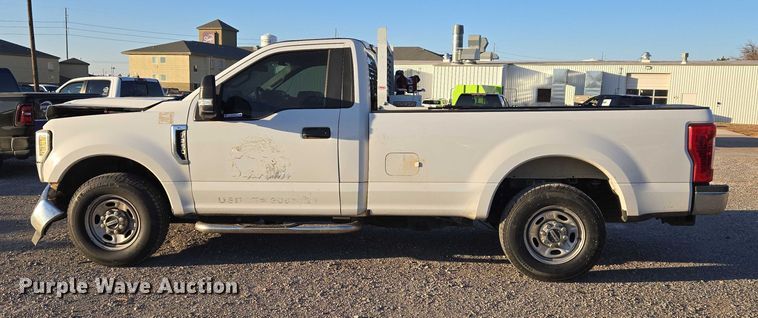 image for item ET1203 2019 Ford F250 Super Duty XL pickup truck