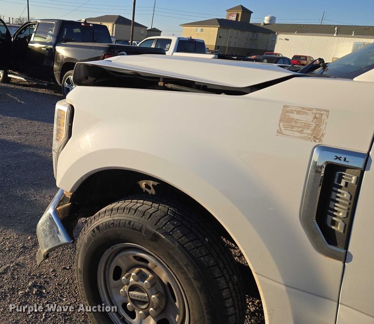 image for item ET1203 2019 Ford F250 Super Duty XL pickup truck