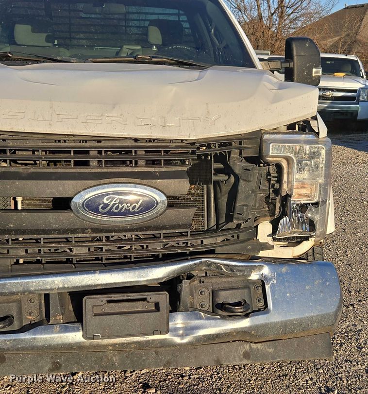 image for item ET1203 2019 Ford F250 Super Duty XL pickup truck