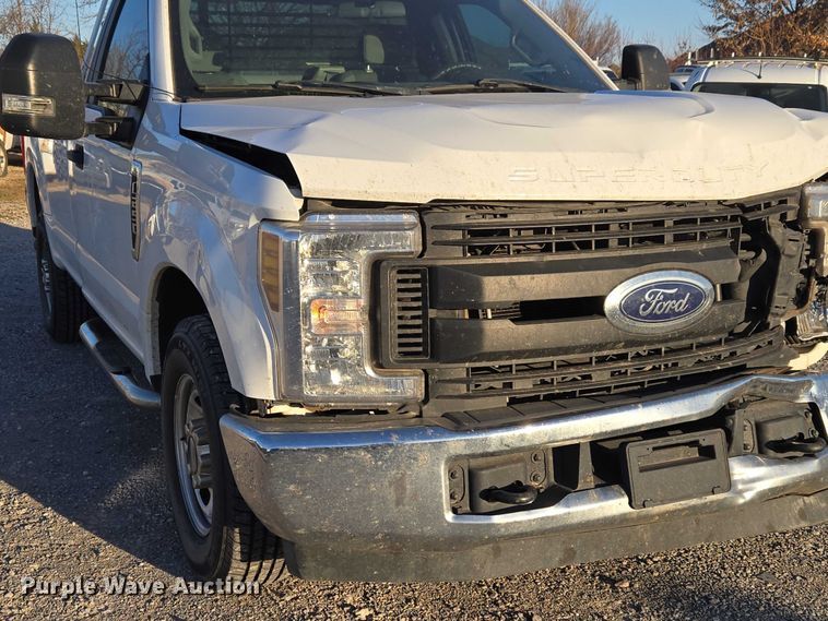 image for item ET1203 2019 Ford F250 Super Duty XL pickup truck