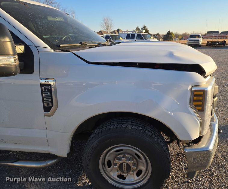 image for item ET1203 2019 Ford F250 Super Duty XL pickup truck