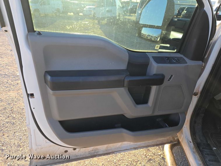 image for item ET1203 2019 Ford F250 Super Duty XL pickup truck