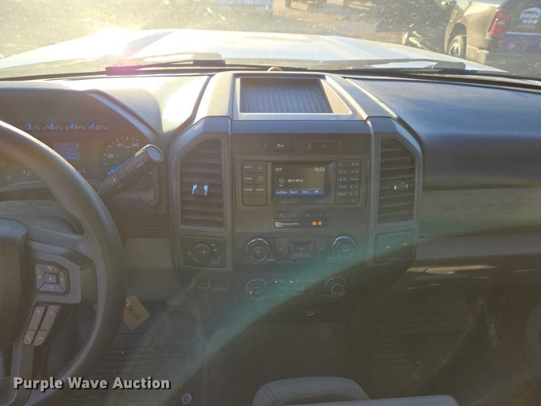 image for item ET1203 2019 Ford F250 Super Duty XL pickup truck