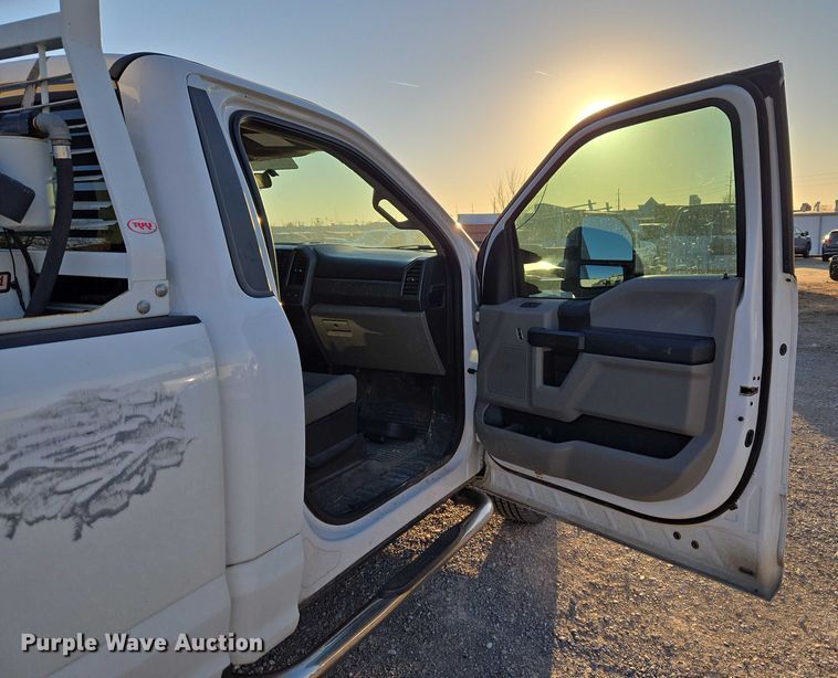 image for item ET1203 2019 Ford F250 Super Duty XL pickup truck