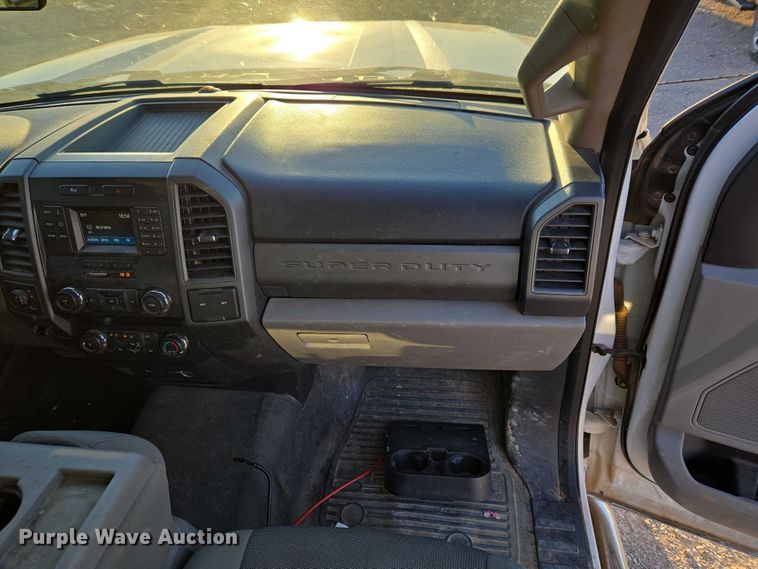 image for item ET1203 2019 Ford F250 Super Duty XL pickup truck