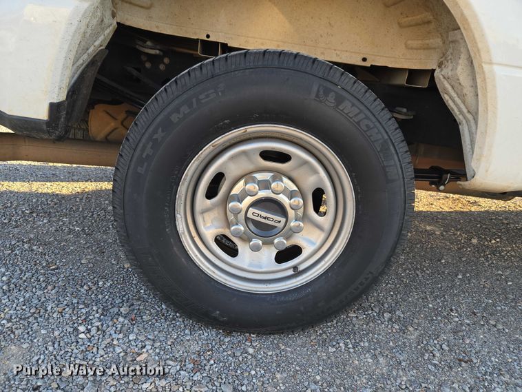 image for item ET1203 2019 Ford F250 Super Duty XL pickup truck