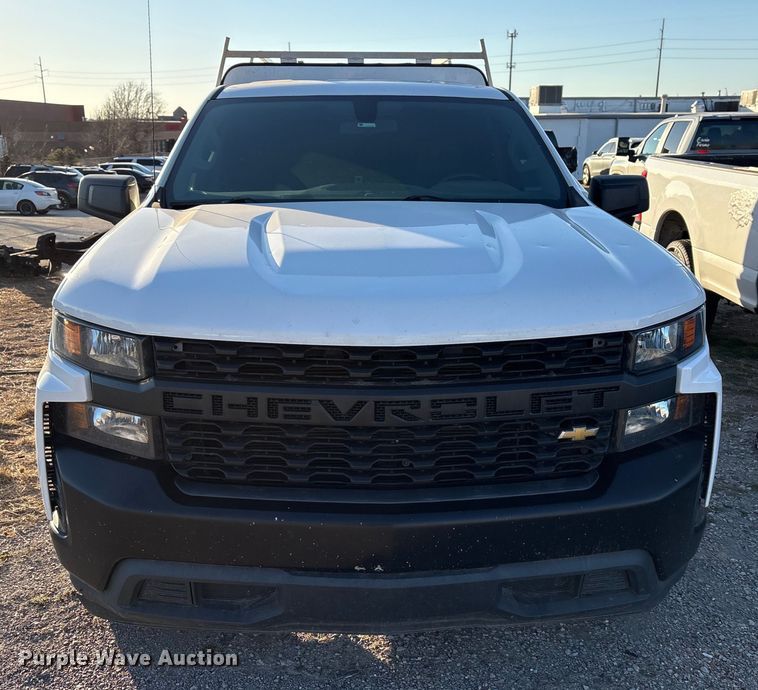image for item ET1204 2019 Chevrolet Silverado 1500 pickup truck