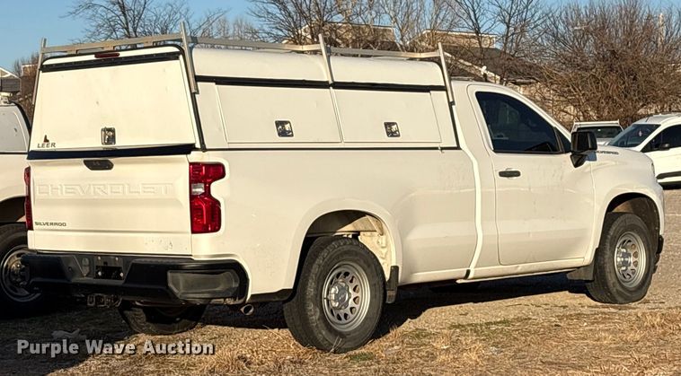 image for item ET1204 2019 Chevrolet Silverado 1500 pickup truck