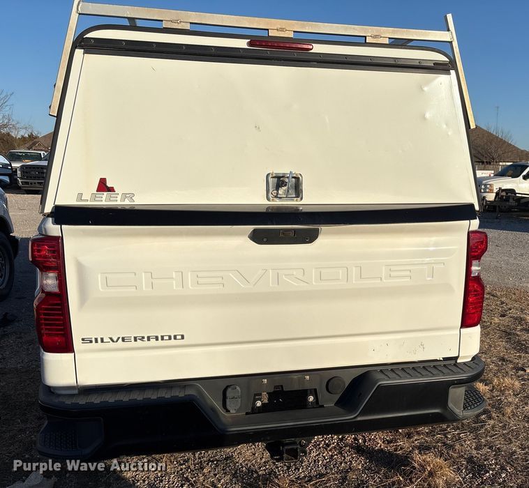 image for item ET1204 2019 Chevrolet Silverado 1500 pickup truck