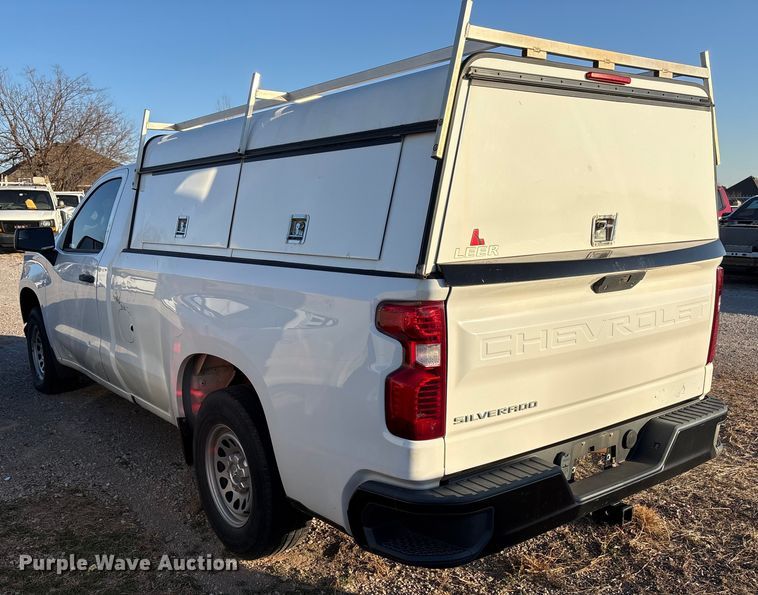 image for item ET1204 2019 Chevrolet Silverado 1500 pickup truck