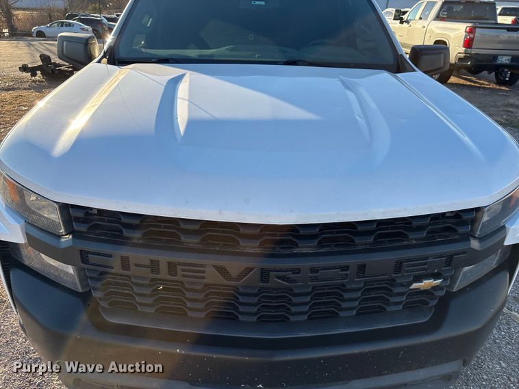 image for item ET1204 2019 Chevrolet Silverado 1500 pickup truck