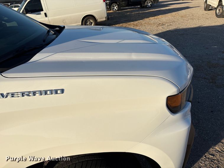 image for item ET1204 2019 Chevrolet Silverado 1500 pickup truck