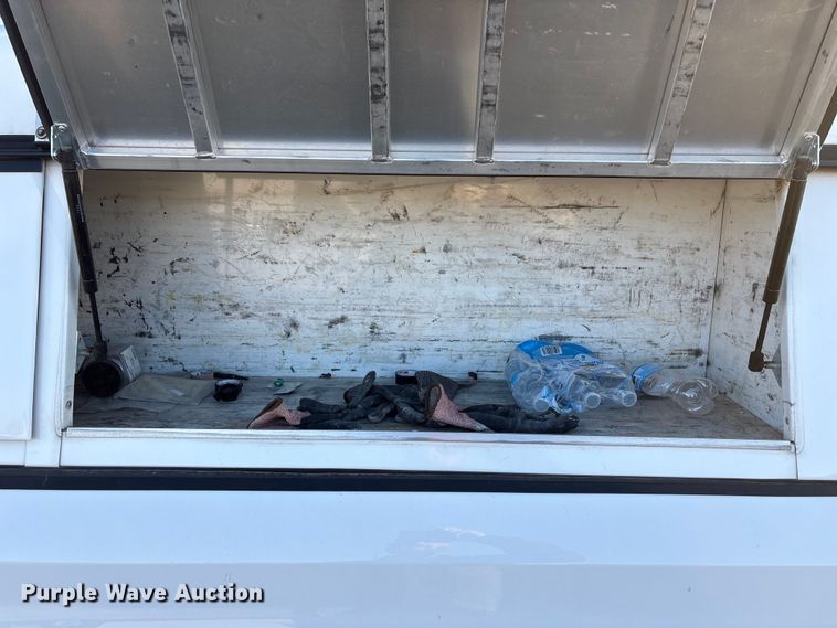 image for item ET1204 2019 Chevrolet Silverado 1500 pickup truck