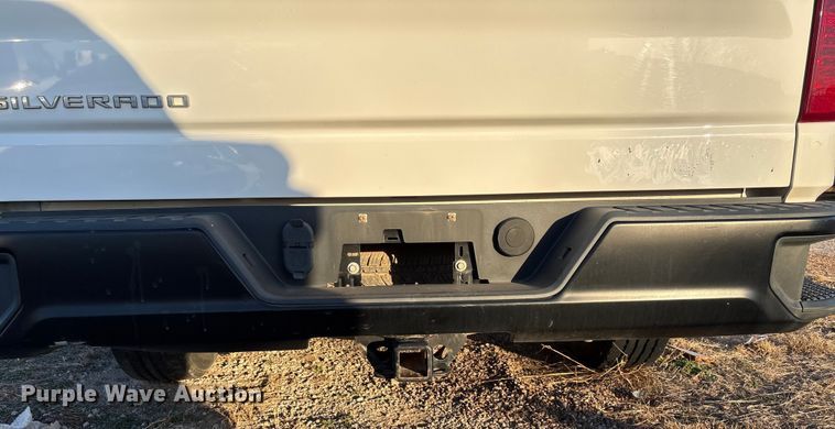 image for item ET1204 2019 Chevrolet Silverado 1500 pickup truck