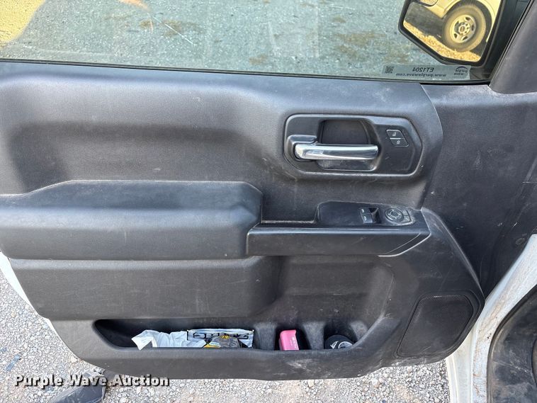 image for item ET1204 2019 Chevrolet Silverado 1500 pickup truck