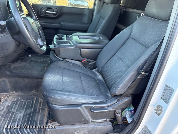 image for item ET1204 2019 Chevrolet Silverado 1500 pickup truck