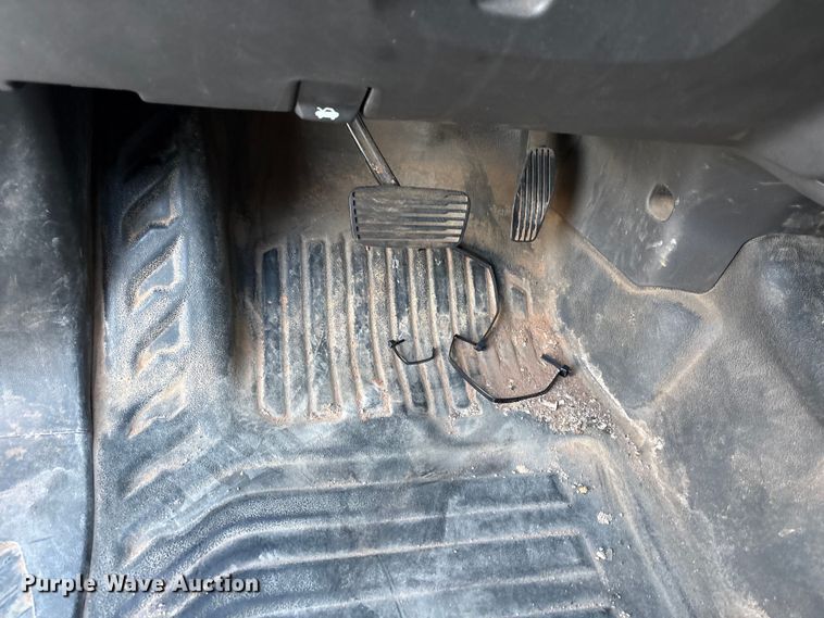 image for item ET1204 2019 Chevrolet Silverado 1500 pickup truck