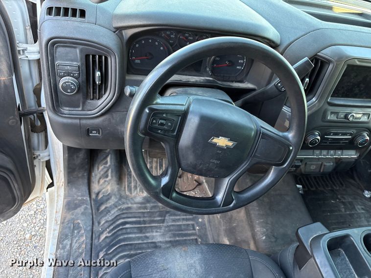 image for item ET1204 2019 Chevrolet Silverado 1500 pickup truck