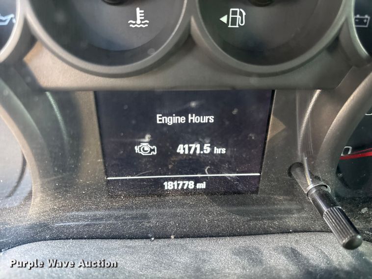 image for item ET1204 2019 Chevrolet Silverado 1500 pickup truck