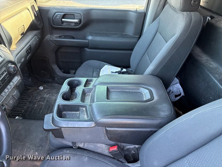 image for item ET1204 2019 Chevrolet Silverado 1500 pickup truck