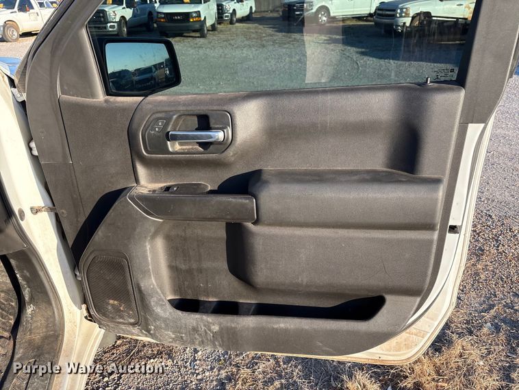 image for item ET1204 2019 Chevrolet Silverado 1500 pickup truck