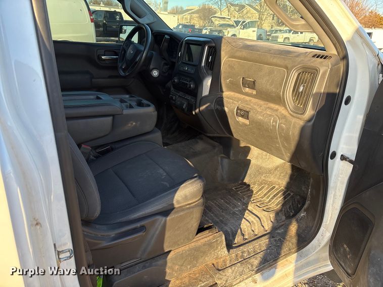 image for item ET1204 2019 Chevrolet Silverado 1500 pickup truck