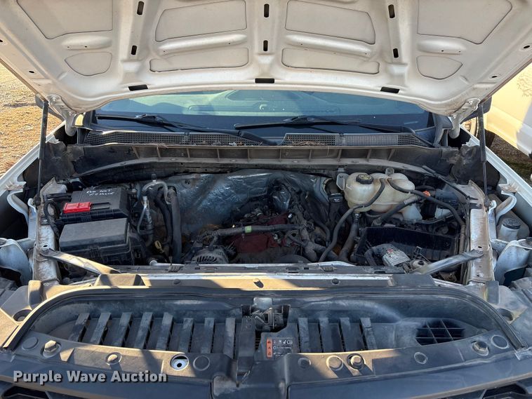 image for item ET1204 2019 Chevrolet Silverado 1500 pickup truck