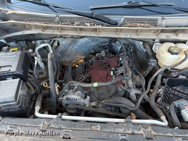 image for item ET1204 2019 Chevrolet Silverado 1500 pickup truck