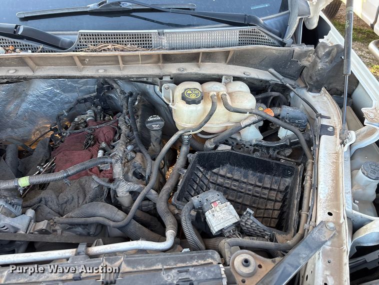 image for item ET1204 2019 Chevrolet Silverado 1500 pickup truck