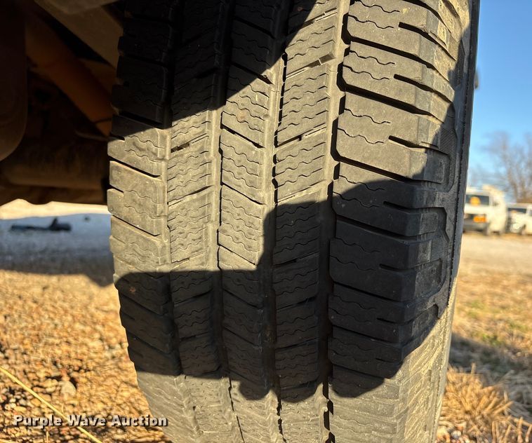 image for item ET1204 2019 Chevrolet Silverado 1500 pickup truck