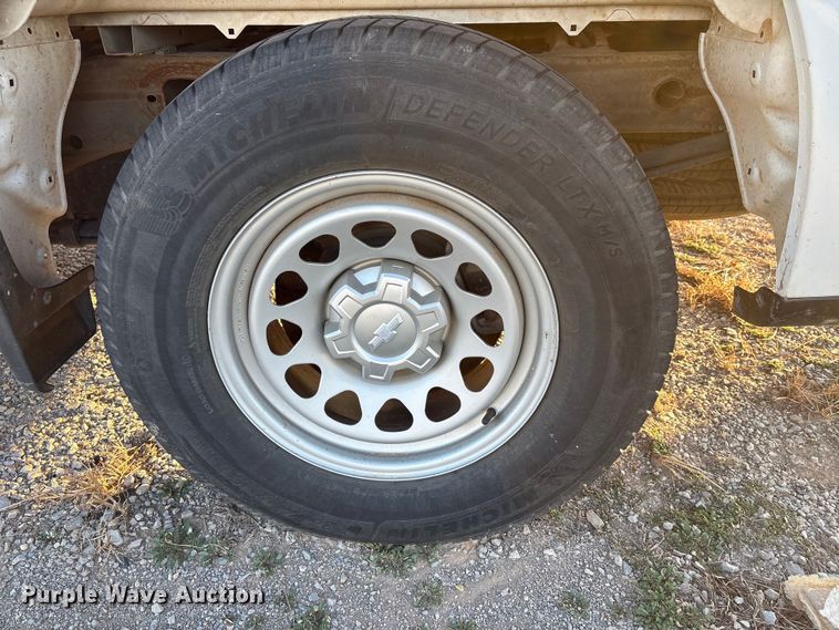 image for item ET1204 2019 Chevrolet Silverado 1500 pickup truck