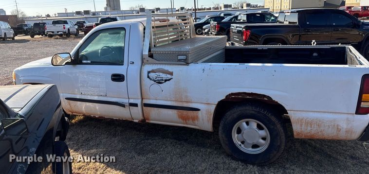 image for item ET1205 1999 GMC Sierra 1500 pickup truck