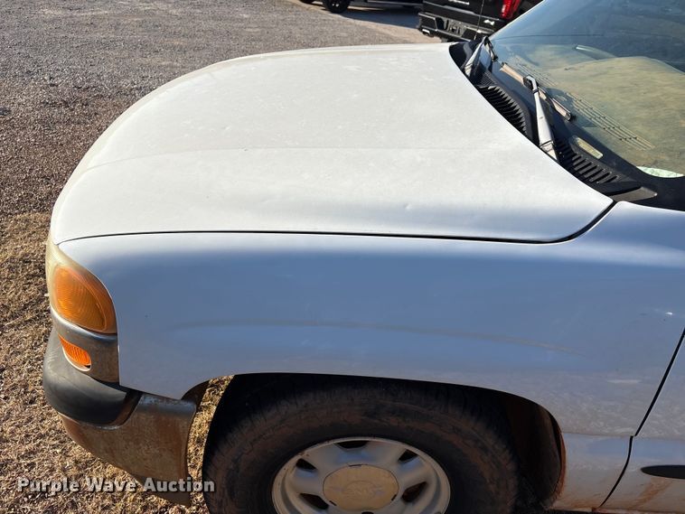 image for item ET1205 1999 GMC Sierra 1500 pickup truck