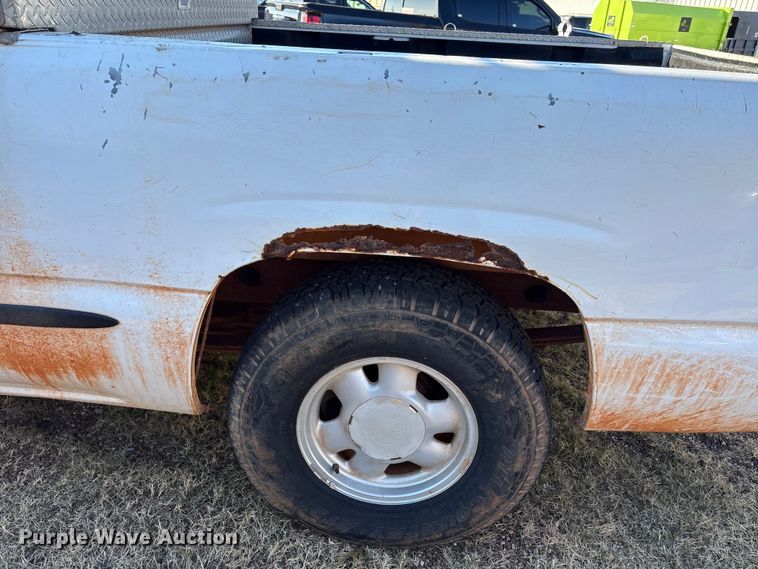 image for item ET1205 1999 GMC Sierra 1500 pickup truck